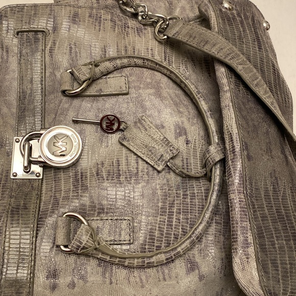 MICHAEL KORS Hamilton Stylish Gray Handbag - Picture 12 of 12